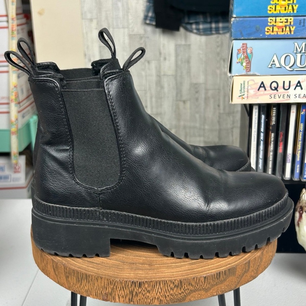 H & M Black Chelsea Boot Women’s 7